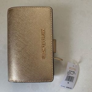 ✨SALE✨NWT Michael Kors Jet Set Travel Wallet